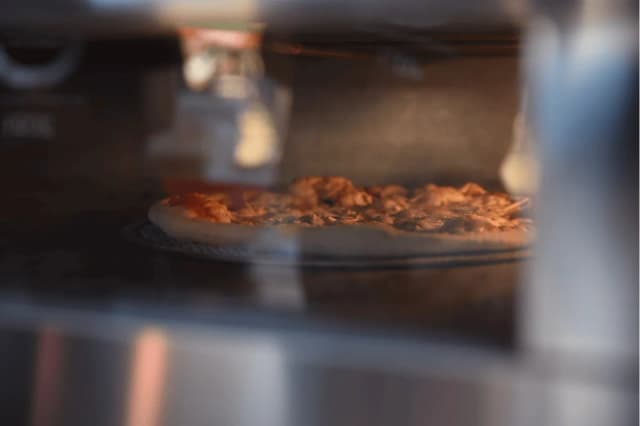 Jak długo piec pizzę? Odkryj idealny czas pieczenia dla każdej pizzy Jak długo piec pizzę? Odkryj idealny czas pieczenia dla każdej pizzy